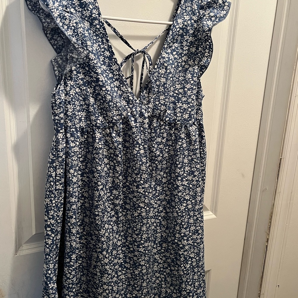 Dress - Picture 2 of 4